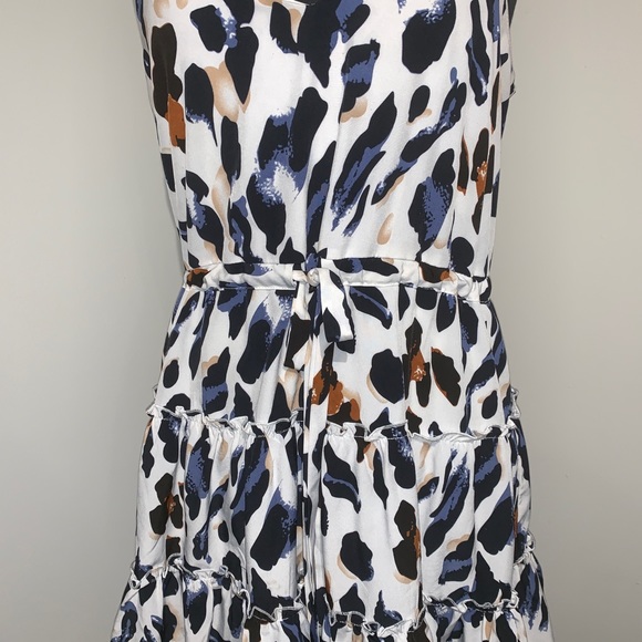 Only 1 left, size large! Classy but sassy dress - Picture 5 of 7